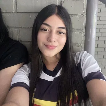IMAGEN: cara de compradora 1 de 3 — prueba social del hero, se recorta en círculo